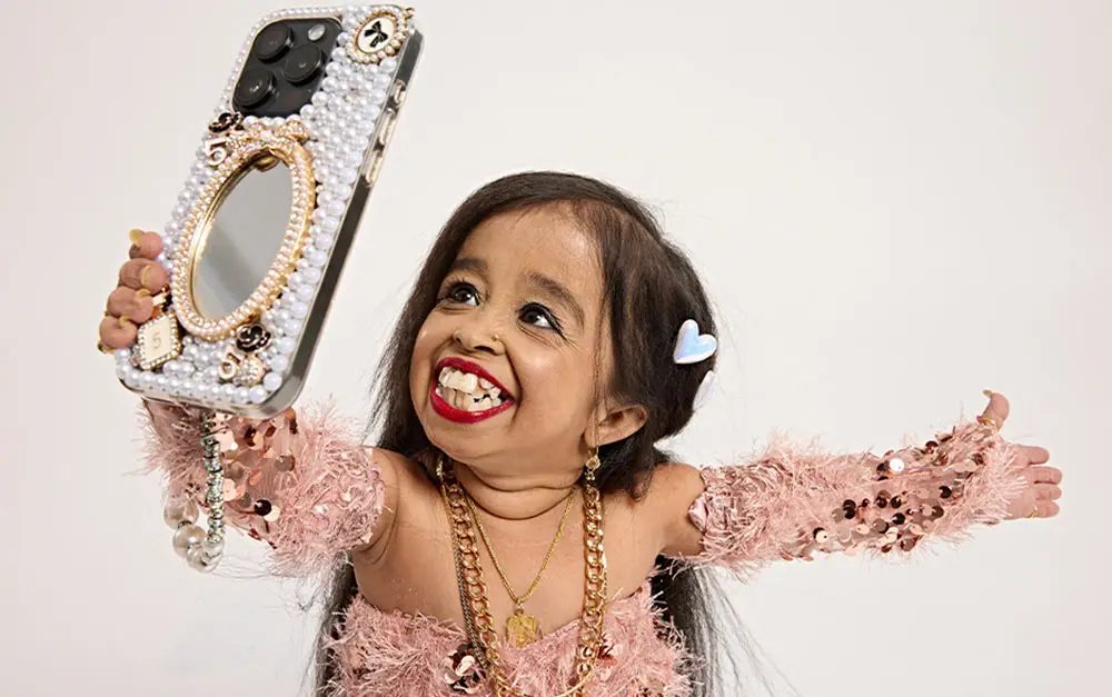 Jyoti Amge Shortest Woman Banner