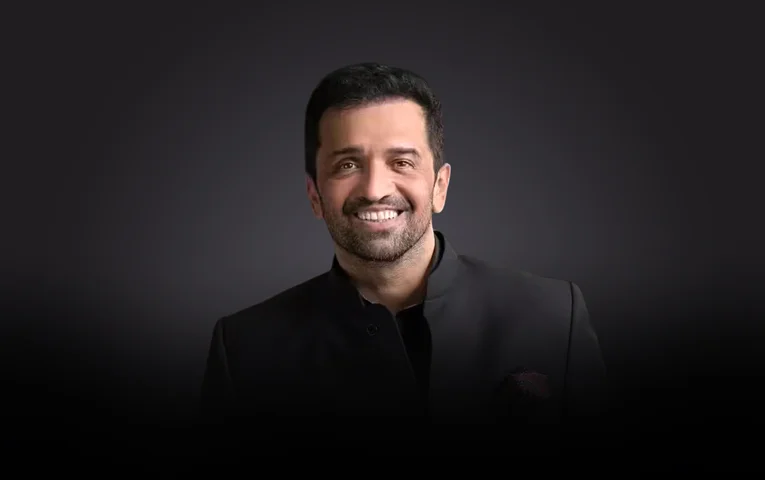 Atul Kasbekar Atul Kasbekar is a renowned Indian fashion photographer and film producer, known for his impact on the fashion and entertainment industry