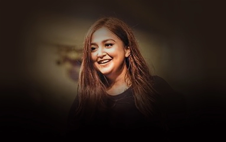 Monali Thakur Monali Thakur is an Indian singer and the recipient of several awards including a National Film Award