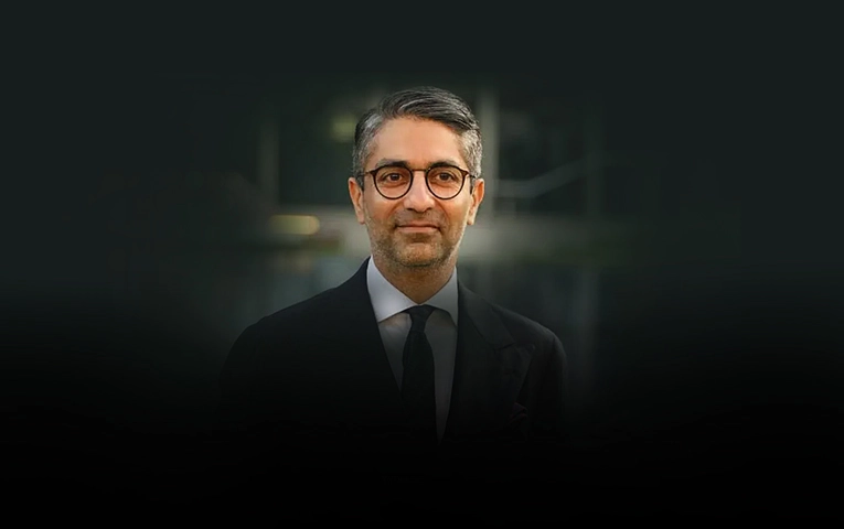 Abhinav Bindra Abhinav Bindra, a World & Olympian champion shooter, came to light when he won a Bronze in the 2001 Munich World Cup with a new junior world record score of 597/600. He was also the youngest Indian participant at the 2000 ...