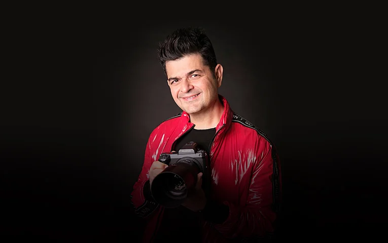 Dabboo Ratnani Dabboo Ratnani is a renowned Indian fashion photographer and motivational speaker, best known for his iconic annual calendar since 1999