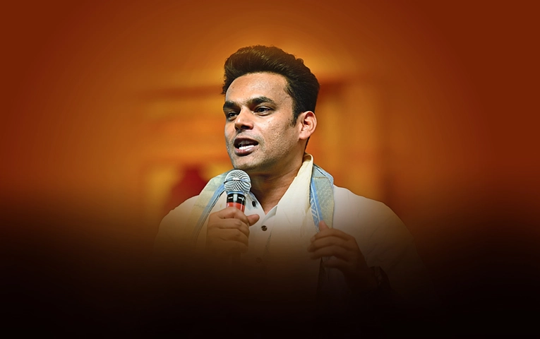 Jayvijay Sachan Jayvijay Sachan is an Indian stand-up comedian, mimicry artist and a man of many voices, with impeccable comic skills