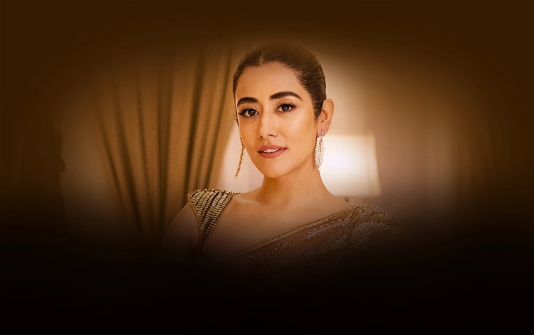 Jonita Gandhi Jonita Gandhi is a Canadian singer of Indian descent who is the voice behind various chartbuster songs